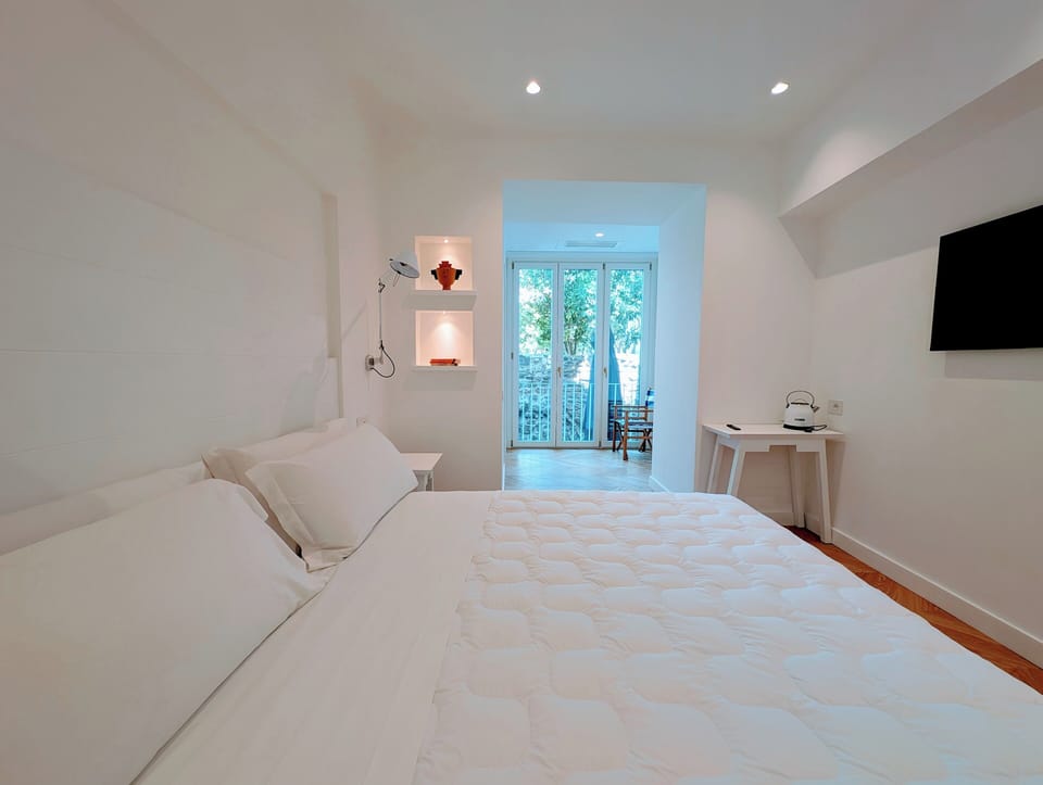 Superior Townhome | In-room safe, desk, free WiFi