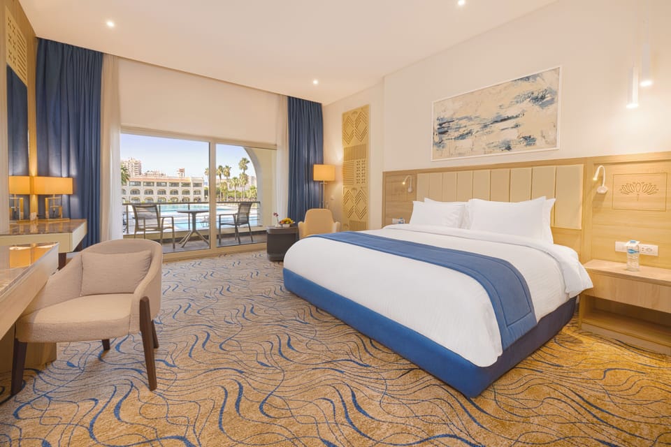 Deluxe Double or Twin Room | Minibar, in-room safe, desk, soundproofing