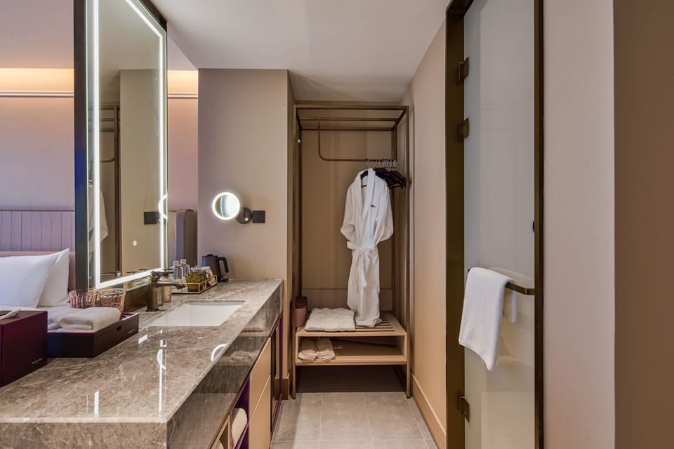 Privilege, Room, 1 King Bed | Bathroom | Shower, hydromassage showerhead, designer toiletries, hair dryer