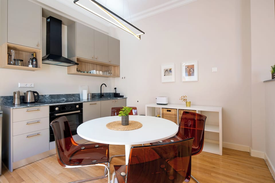 Apartment, 2 Bedrooms, Balcony, City View | In-room dining