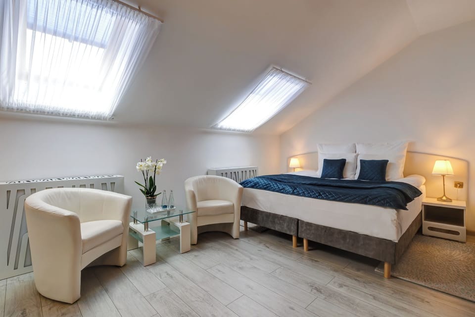 Comfort Double Room | Laptop workspace, rollaway beds, free WiFi, bed sheets