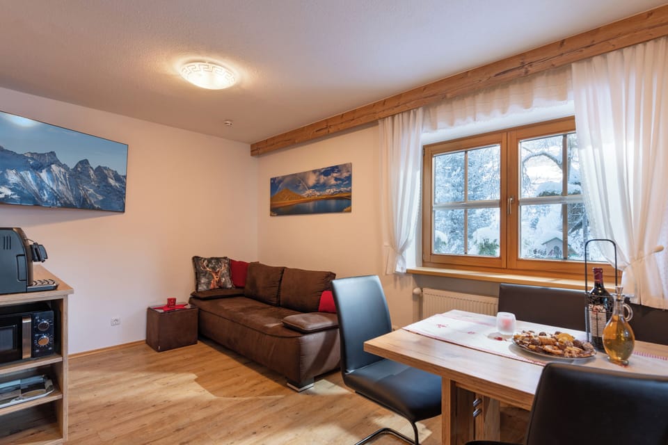 Comfort Apartment, 3 Bedrooms, Mountain View | Living area | 50-inch flat-screen TV with cable channels