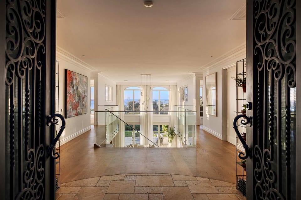 House | 6 bedrooms, high-speed internet