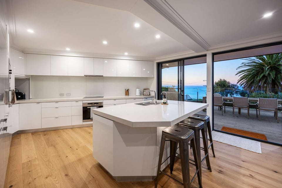 House | 6 bedrooms, desk, high-speed internet