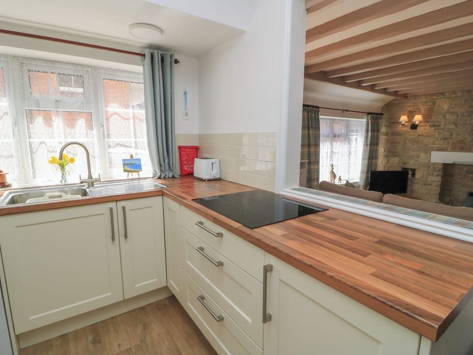 Cookware/dishes/utensils