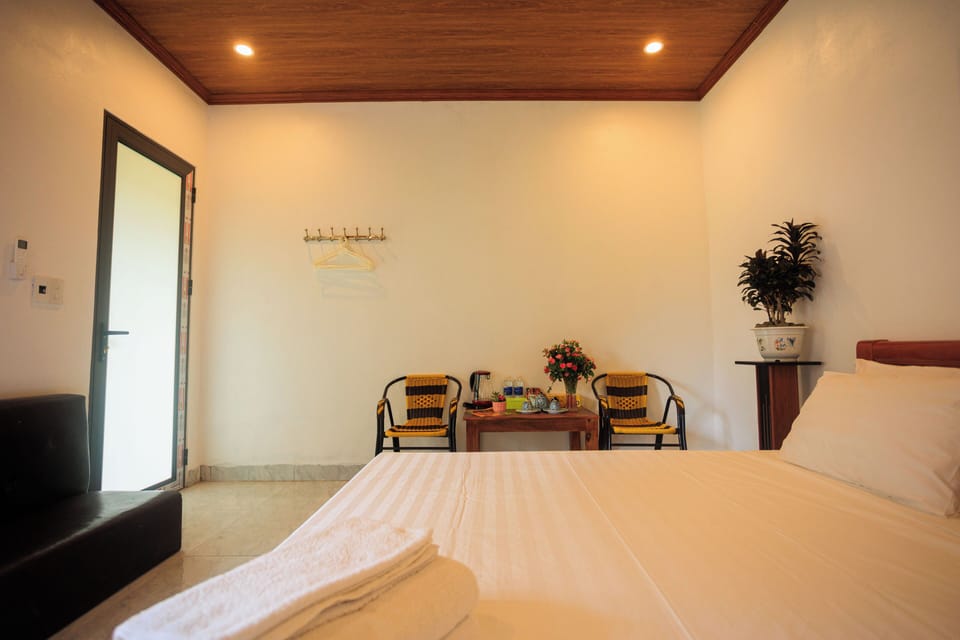 Classic Double Room, Mountain View | Individually decorated, desk, soundproofing, free WiFi