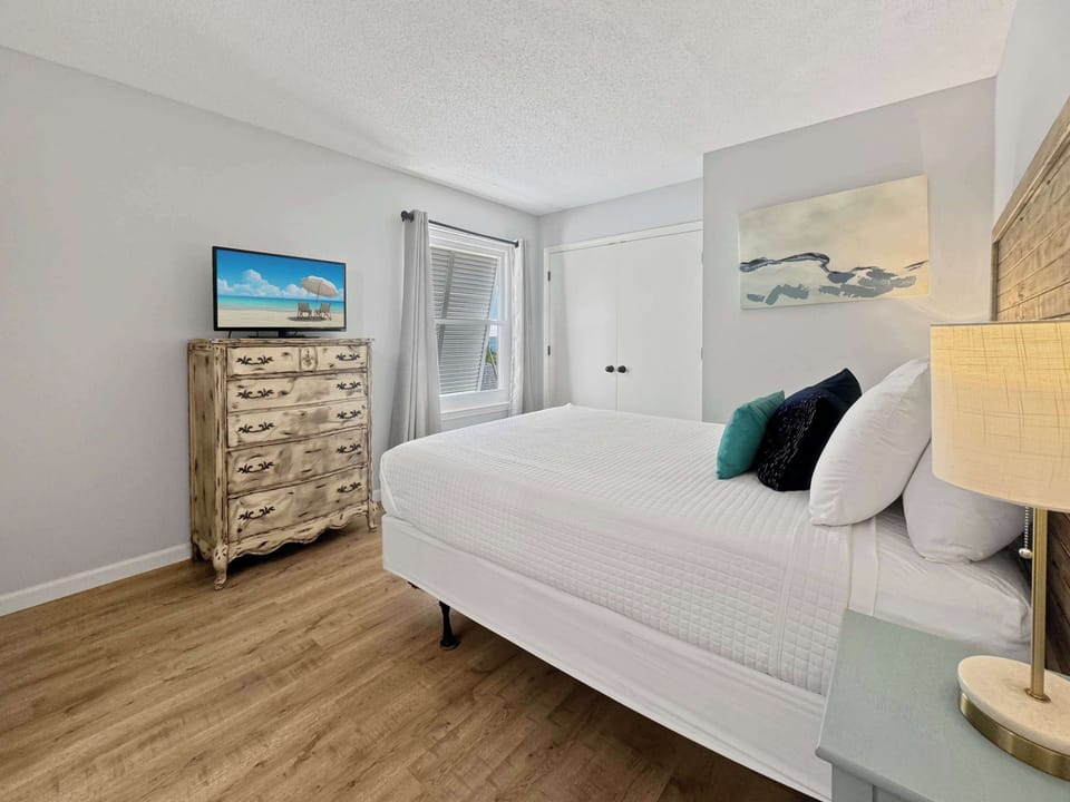 Villa, Multiple Beds, Patio, Partial Ocean View (Emerald Villa) | 2 bedrooms, individually decorated, individually furnished, bed sheets