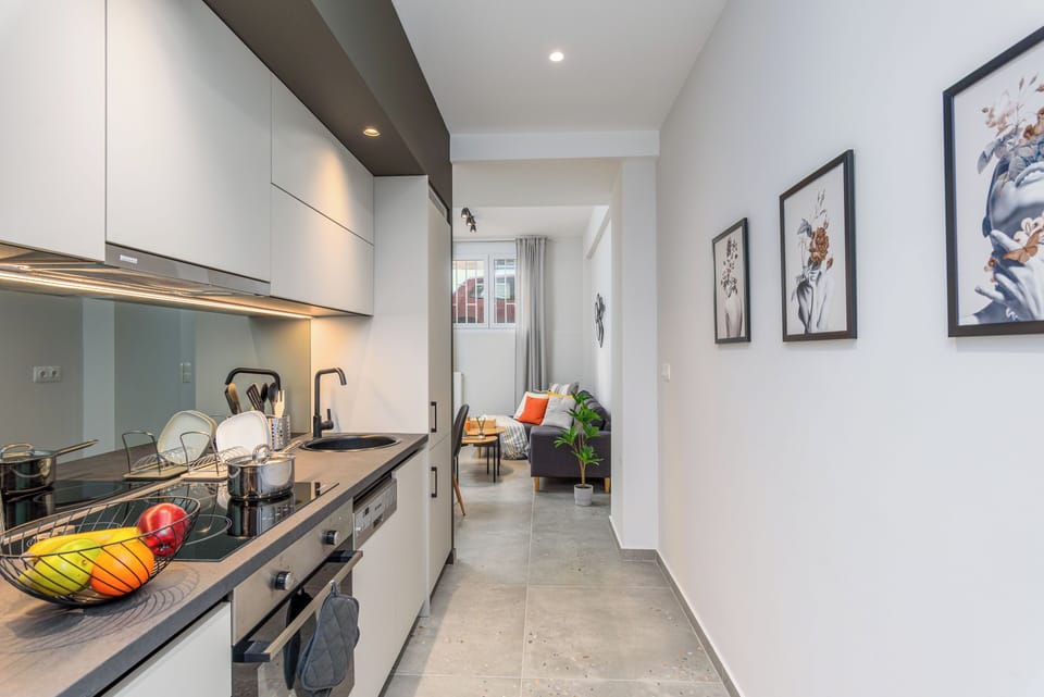 Apartment, 2 Bedrooms, Kitchen, City View | Private kitchen | Full-size fridge, microwave, oven, stovetop