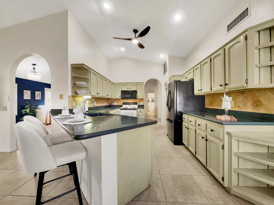 House, Multiple Beds, Pool Access, City View (Flame Tree Sun Lakes) | Private kitchen