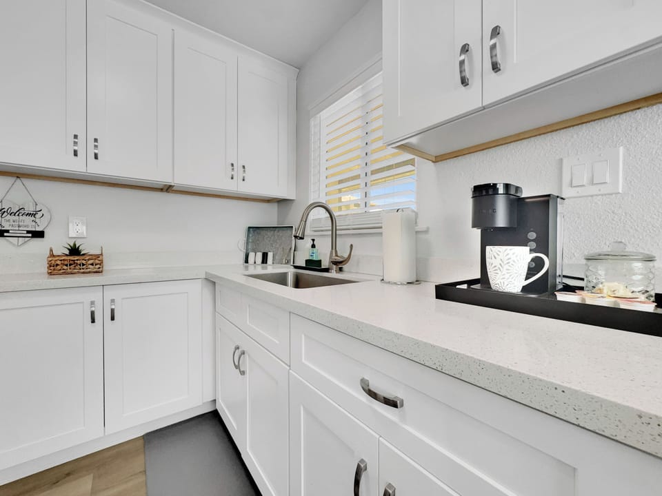 House, Multiple Beds, Hot Tub, Garden View | Private kitchen | Coffee/tea maker