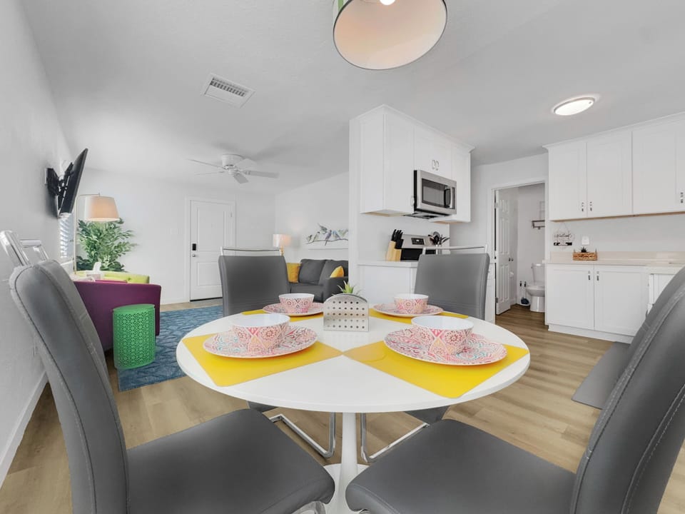 House, Multiple Beds, Hot Tub, Garden View | 2 bedrooms, individually decorated, individually furnished, bed sheets