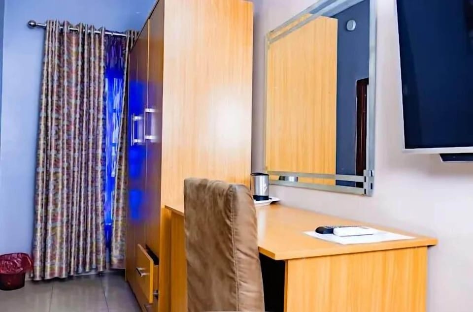 Junior Room, Balcony, City View | Desk, laptop workspace, soundproofing, free WiFi