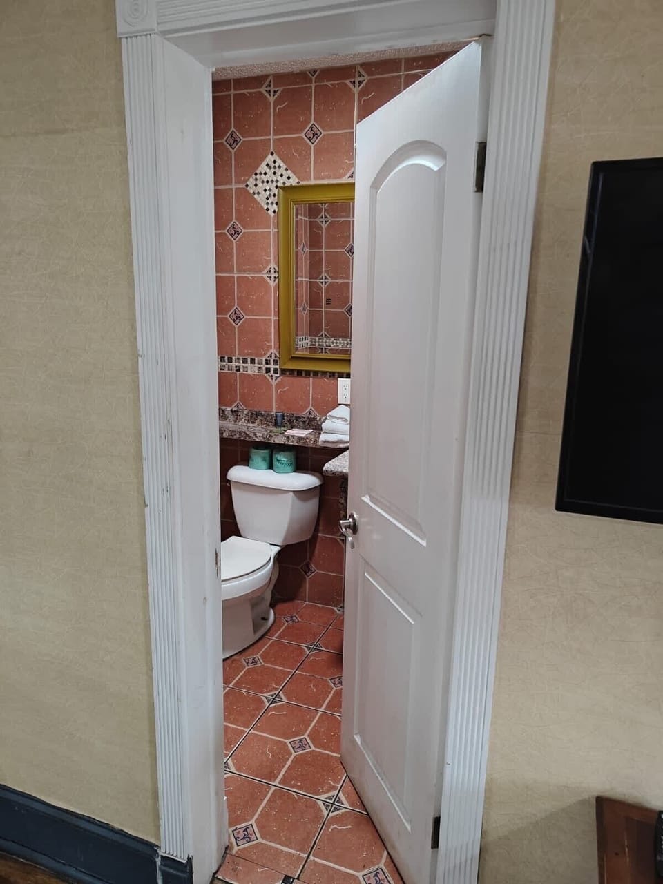 Deluxe Room | Bathroom | Combined shower/tub, towels
