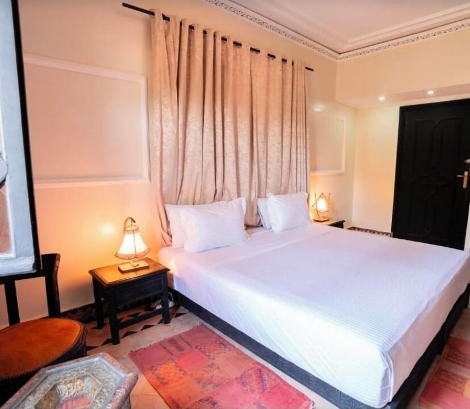 Deluxe Double Room | In-room safe, WiFi (free)