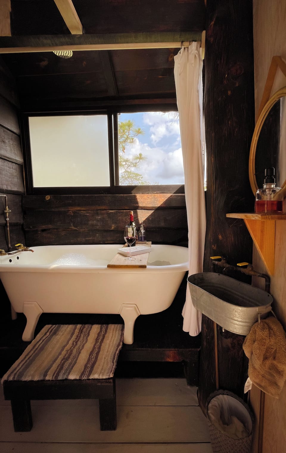Family Tree House, Mountain View | Bathroom | Towels, soap, shampoo, toilet paper