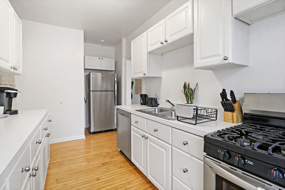 Classic Apartment | Private kitchen | Fridge, microwave, oven, stovetop