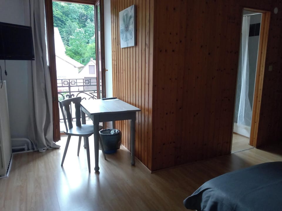 Classic Triple Room, Balcony | Desk, free WiFi, bed sheets