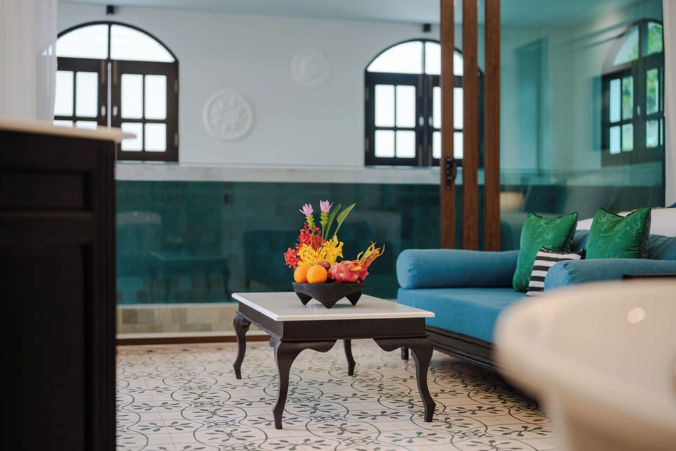 Crystal Pool Suite | Living area