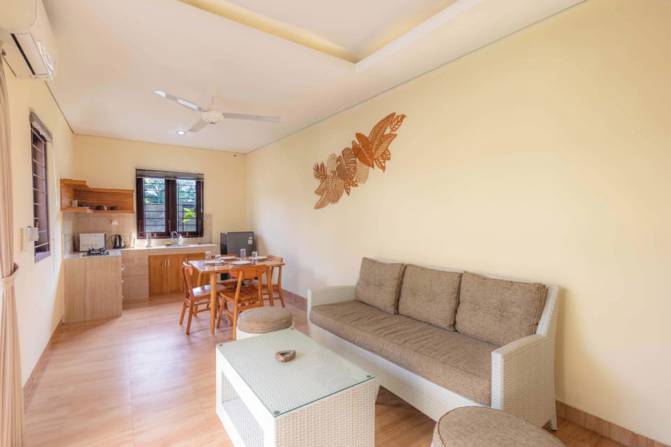 Deluxe Villa, Pool View | Living area