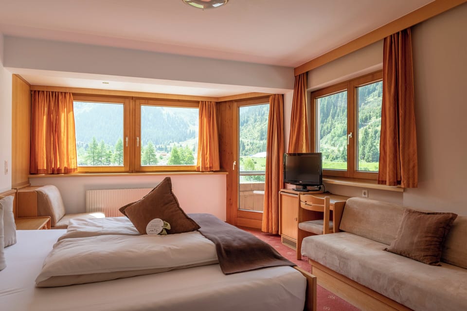 Classic Double Room, Mountain View | Free WiFi