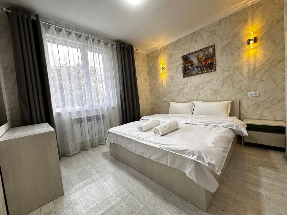 Luxury Double Room | Laptop workspace, free WiFi