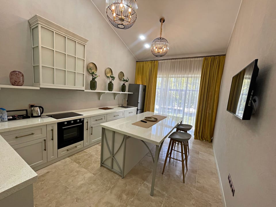 Four-Bedroom Villa | Private kitchen