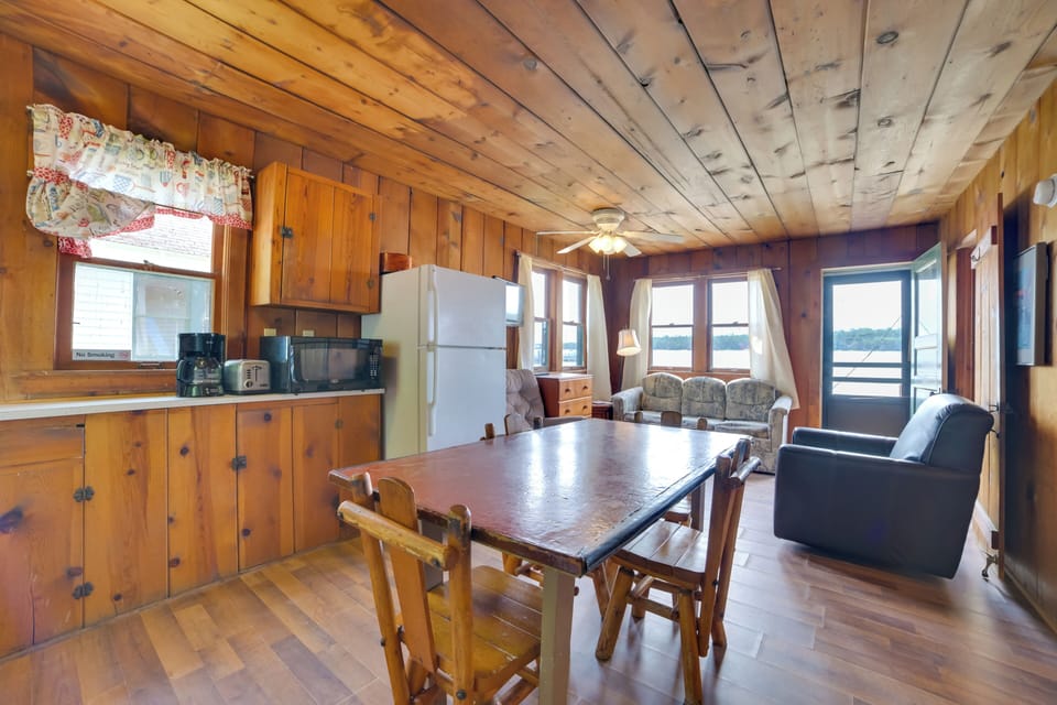 House (2 Bedrooms) | Interior