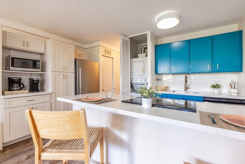 Condo, 1 Bedroom | Private kitchen | Fridge, oven, coffee/tea maker, toaster