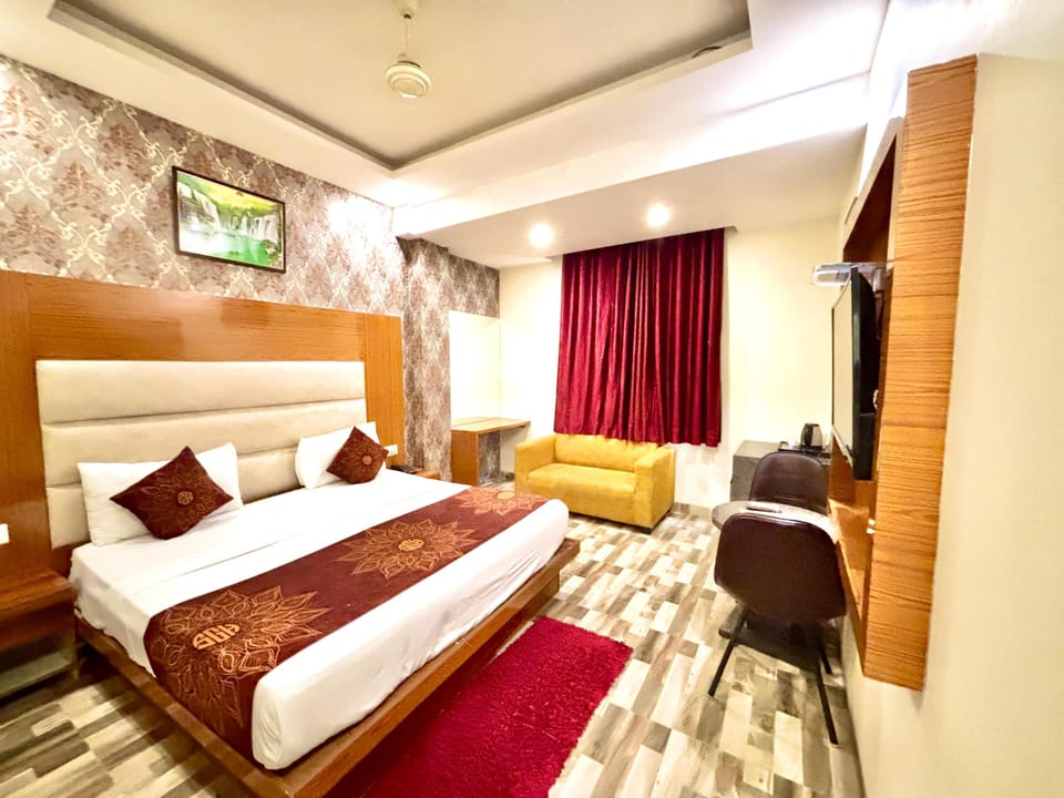 Classic Double Room | Minibar, free WiFi, bed sheets