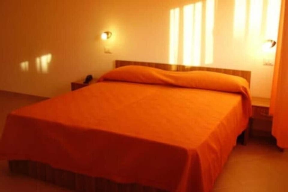 Double or Twin Room | In-room safe, desk, soundproofing, free WiFi