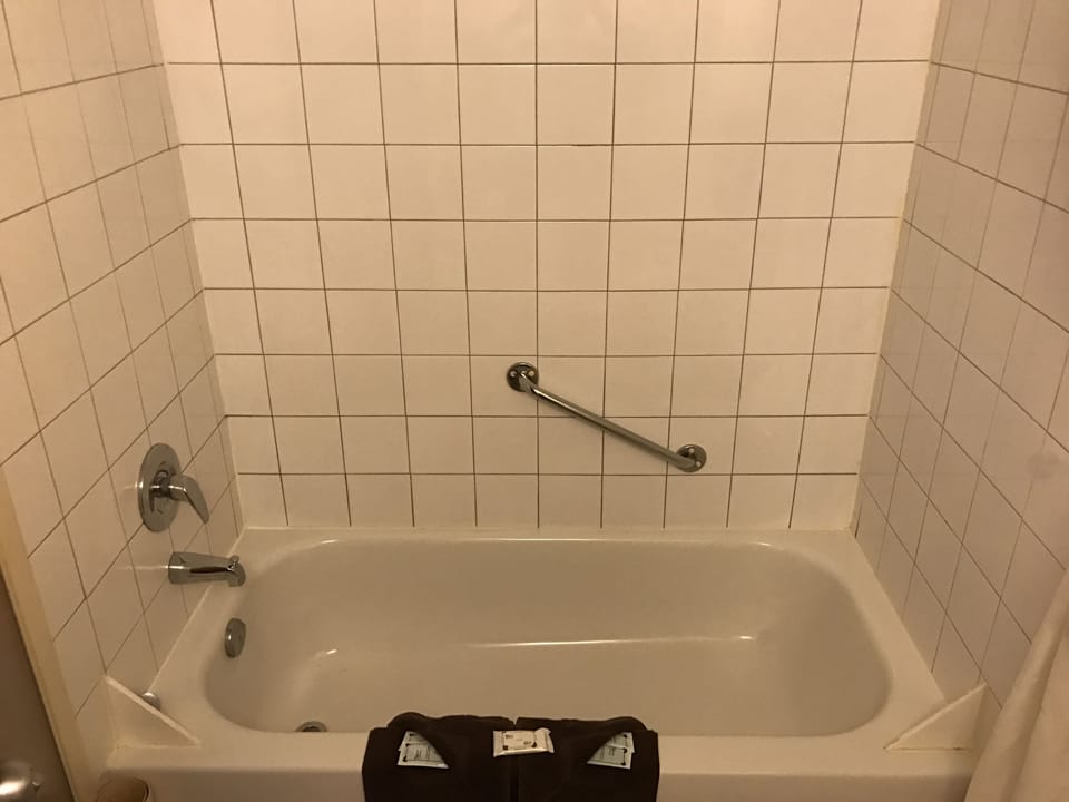 Standard Room, 2 Double Beds, Smoking | Bathroom | Combined shower/tub, free toiletries, towels, soap