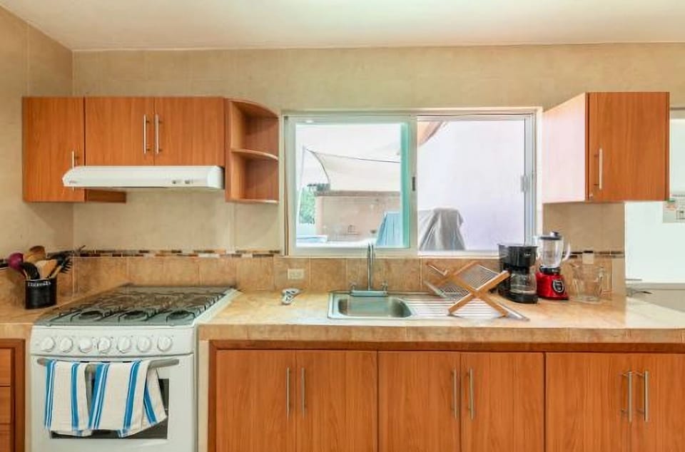 Deluxe House, Pool View | Private kitchen