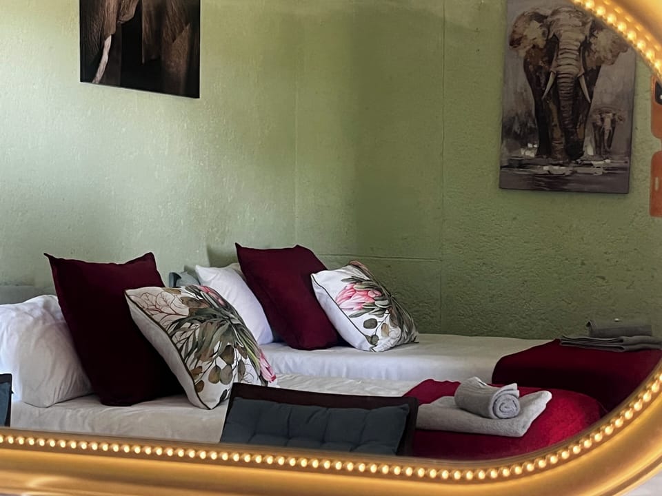 Double Room, Garden View | Laptop workspace, blackout drapes, WiFi (free)