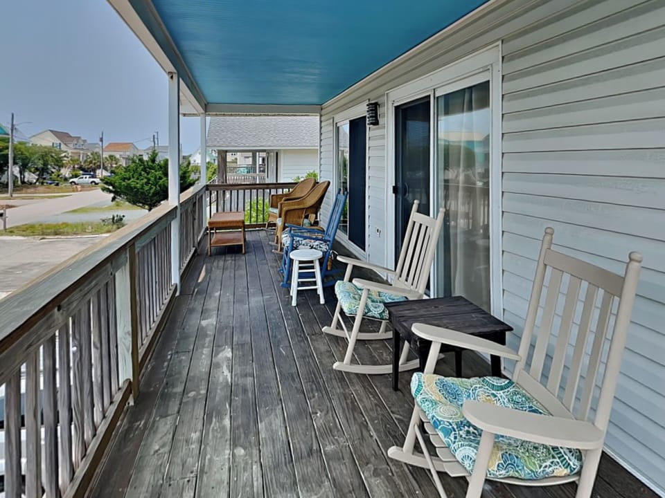 Studio (3 Bedrooms) | Property amenity