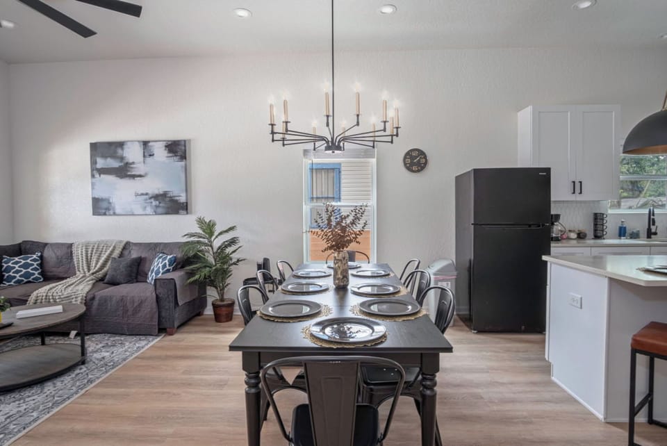 House (4 Bedrooms) | In-room dining