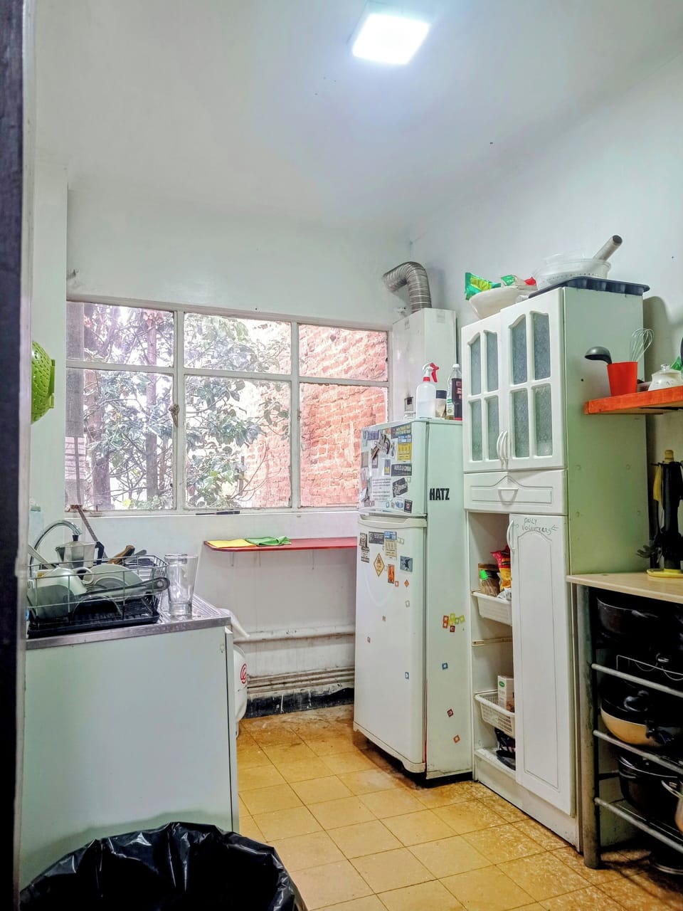 Microwave, cookware/dishes/utensils