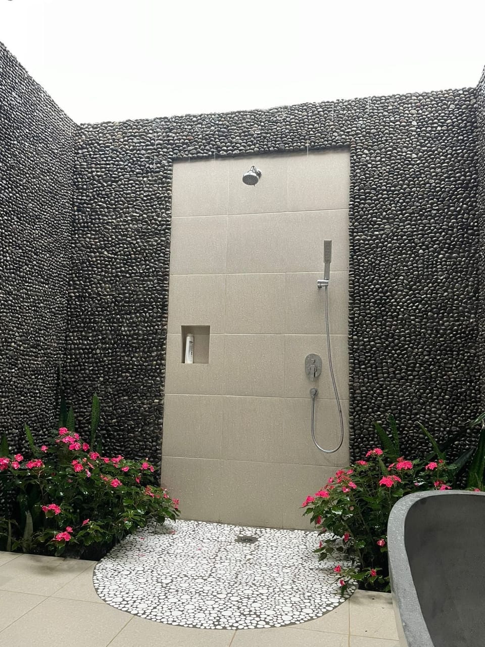Deluxe Room, Air conditioning, Mountain View | Bathroom | Free toiletries, slippers, soap, shampoo
