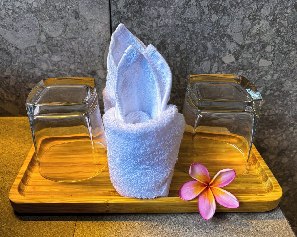 Deluxe Room, Air conditioning, Mountain View | Bathroom | Free toiletries, slippers, soap, shampoo