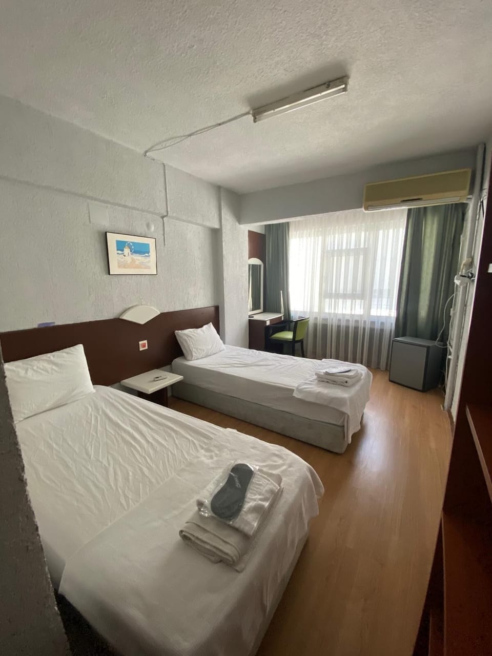 Family Double or Twin Room | Desk, laptop workspace, bed sheets