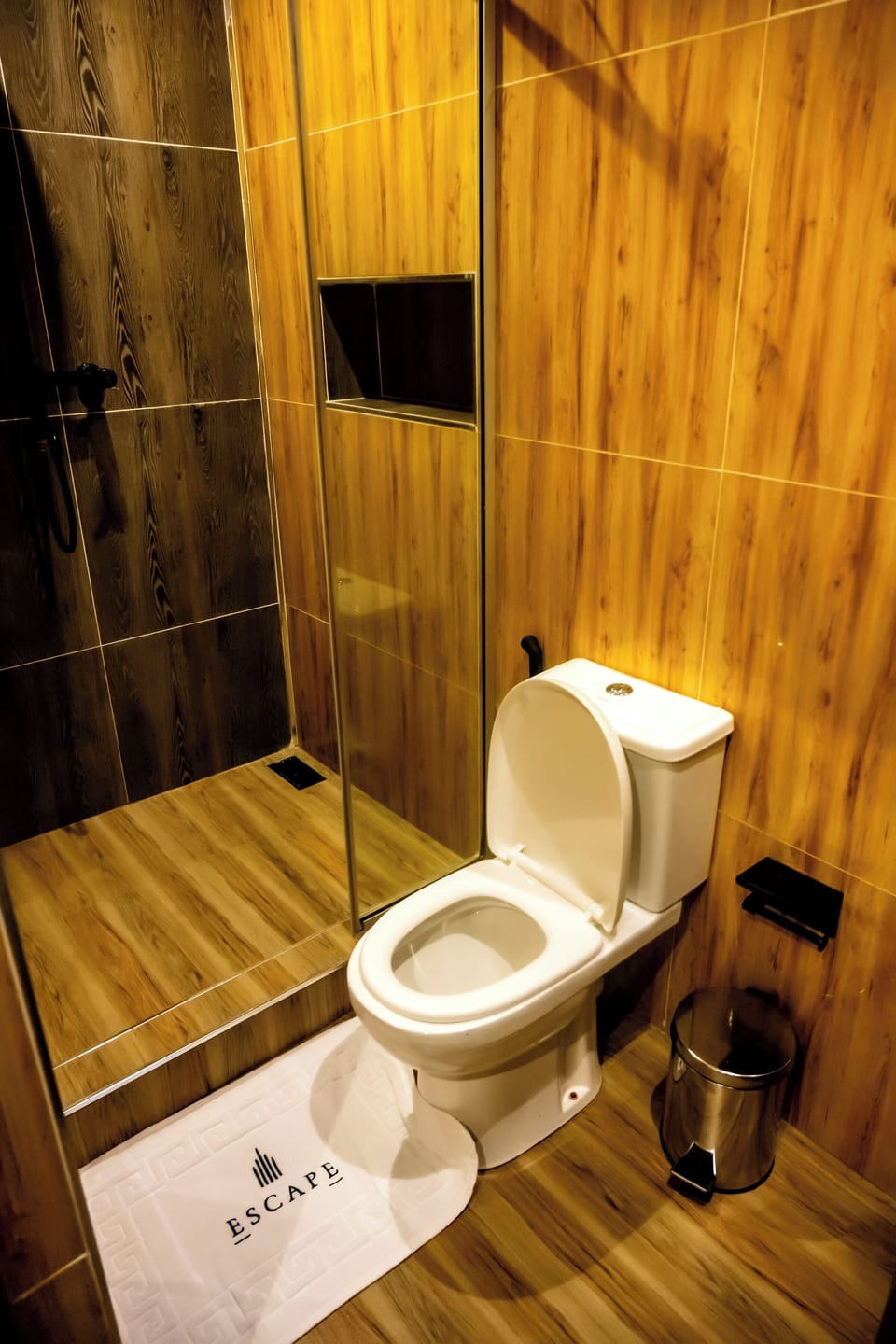 Superior Single Room | Bathroom | Free toiletries, hair dryer, towels, soap