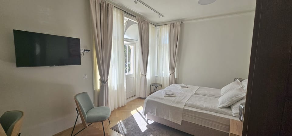 Classic Double Room, Sea View | In-room safe, laptop workspace, blackout drapes, WiFi (free)