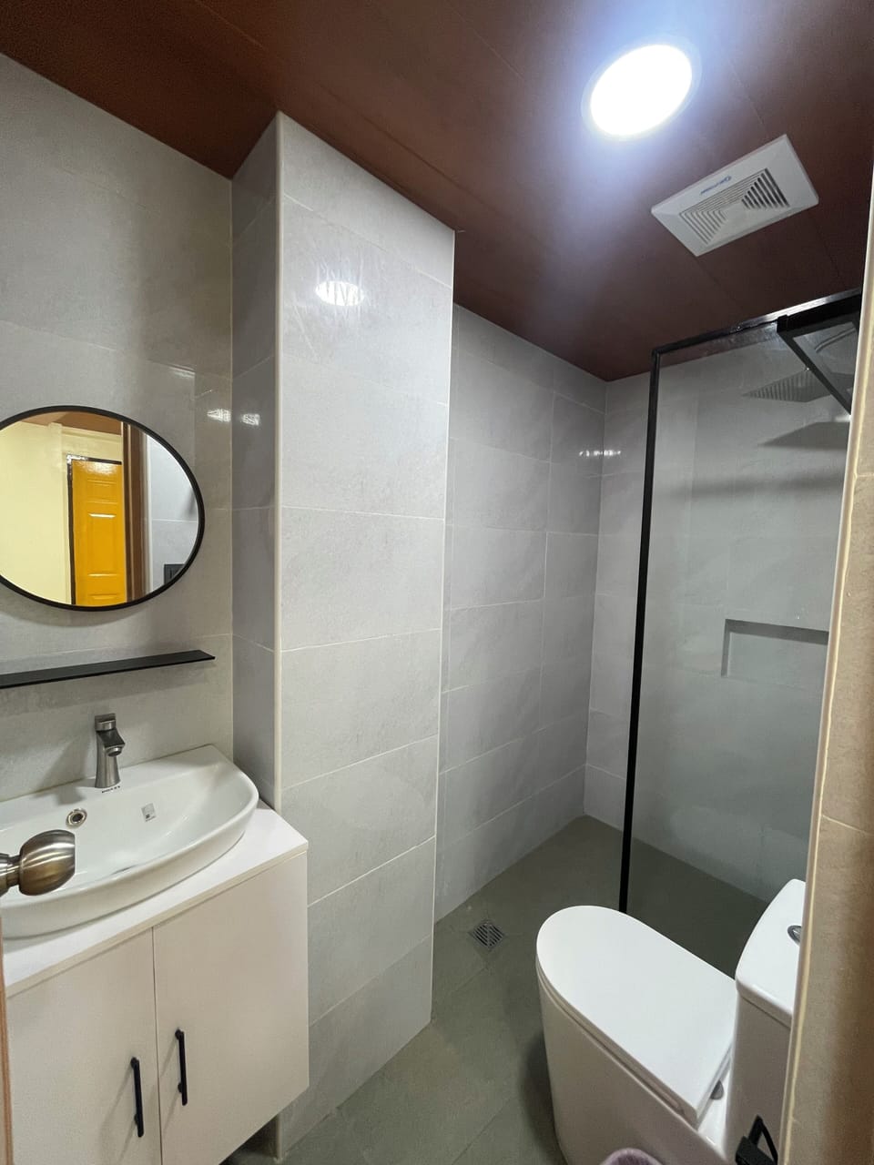 Shower, heated floors, towels, soap
