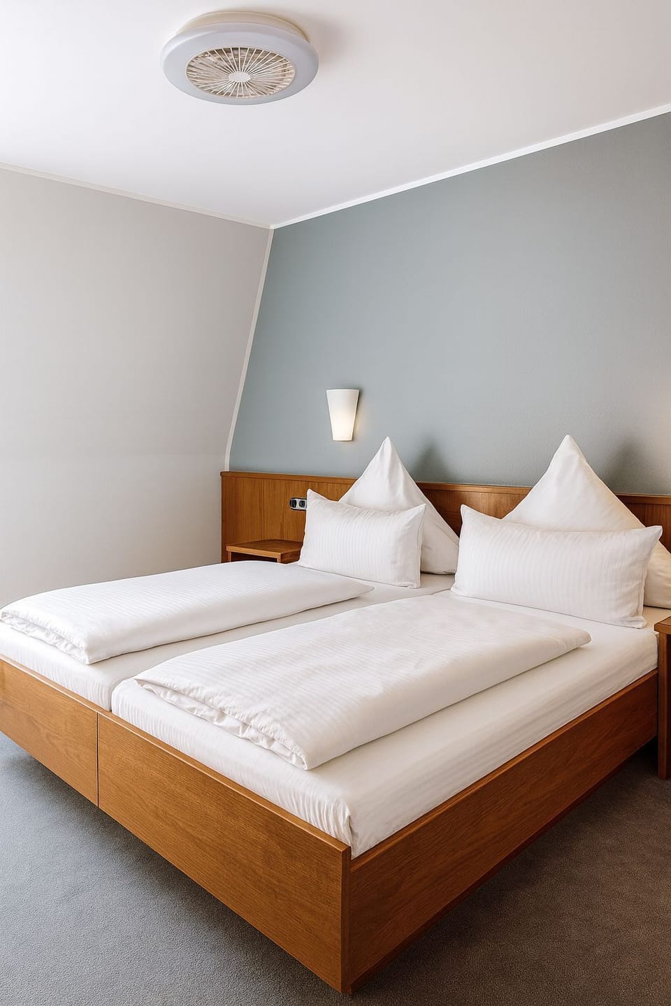 Deluxe Double Room, 1 Queen Bed, Non Smoking | Minibar, desk, laptop workspace, blackout drapes
