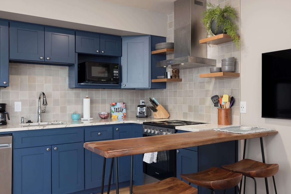 Condo, 1 Queen Bed with Sofa bed, Patio, Mountain View (Alpenglow Haus) | Private kitchen | Fridge, microwave, oven, stovetop