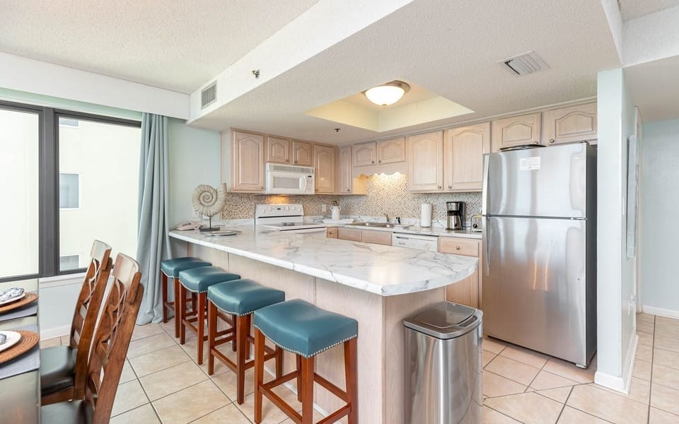 Condo, 3 Bedrooms | Private kitchen | Coffee/tea maker, fridge, oven