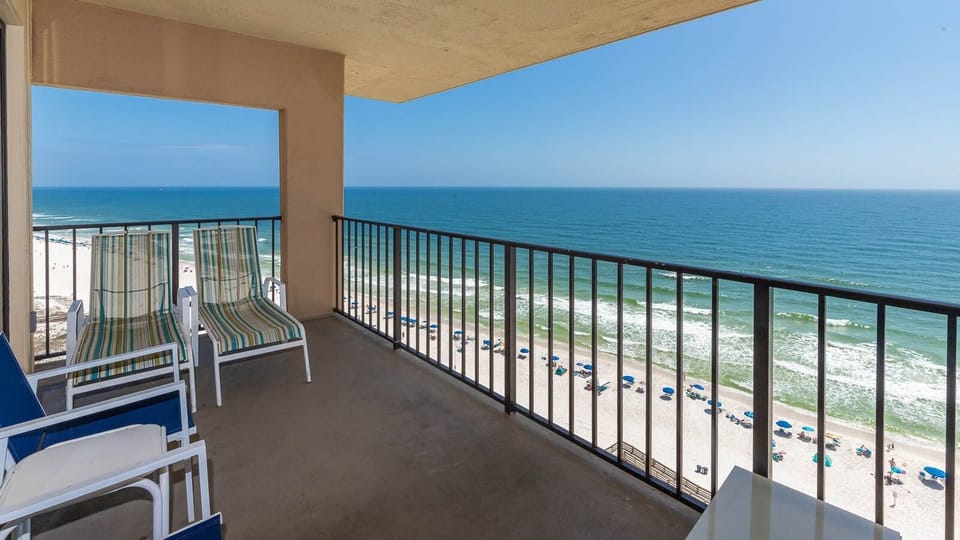 Condo, 3 Bedrooms | Property grounds