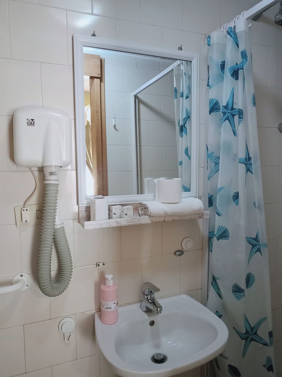 Classic Single Room, City View | Bathroom