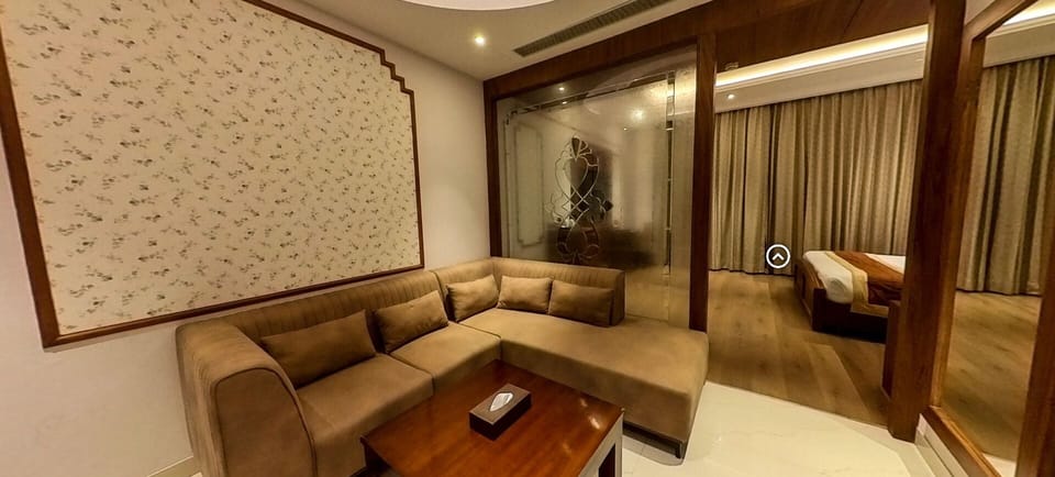Executive Suite | Living area | 55-inch LED TV with satellite channels, fireplace, heated floors