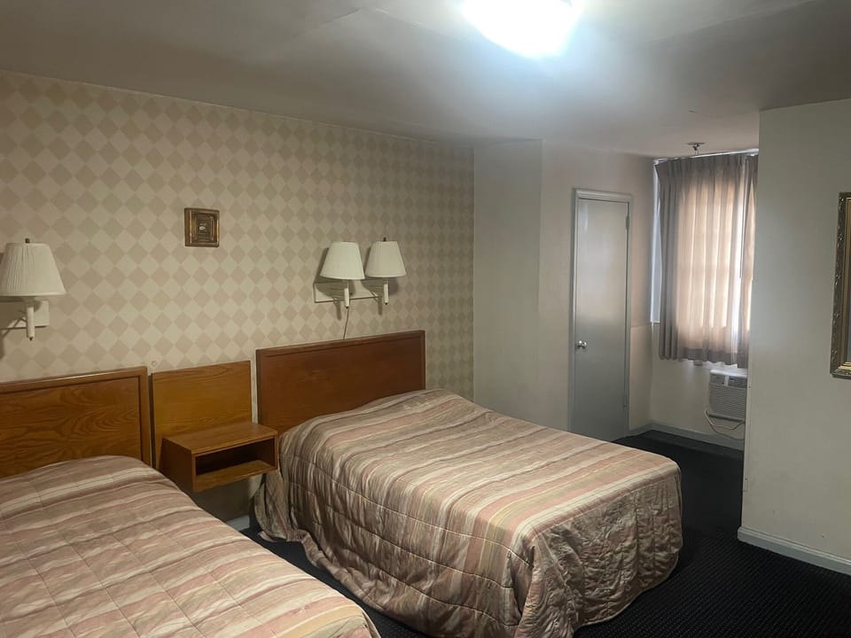 Family Single Room | Desk, free WiFi, bed sheets