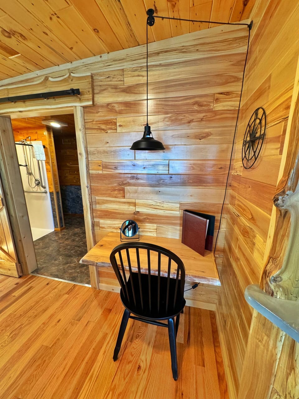 Cottage, 1 Queen Bed, Lake View | Free WiFi, bed sheets